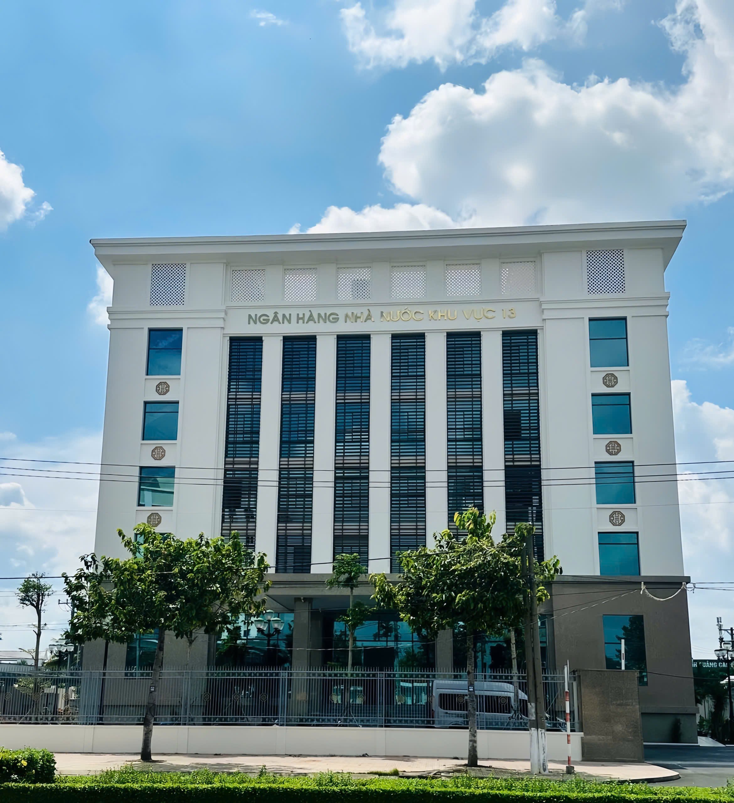 Devlet bankası 13. bölge şubesi çalışma numarasını yeni lokasyona taşıyor.jpg