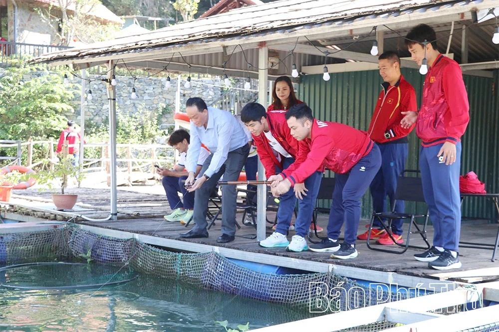 Vietnam Sepak Takraw Federation sports exchange and experience at Ke hamlet, Da Bac commune