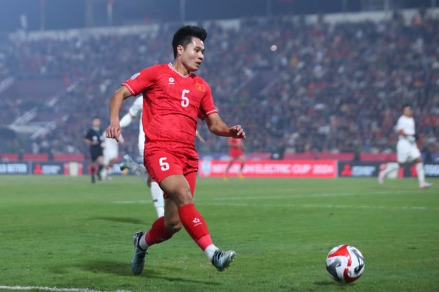 Thầy Kim lên phương án nóng, ‘nhặt sạn’ ở hai cánh đội tuyển Việt Nam- Ảnh 3.