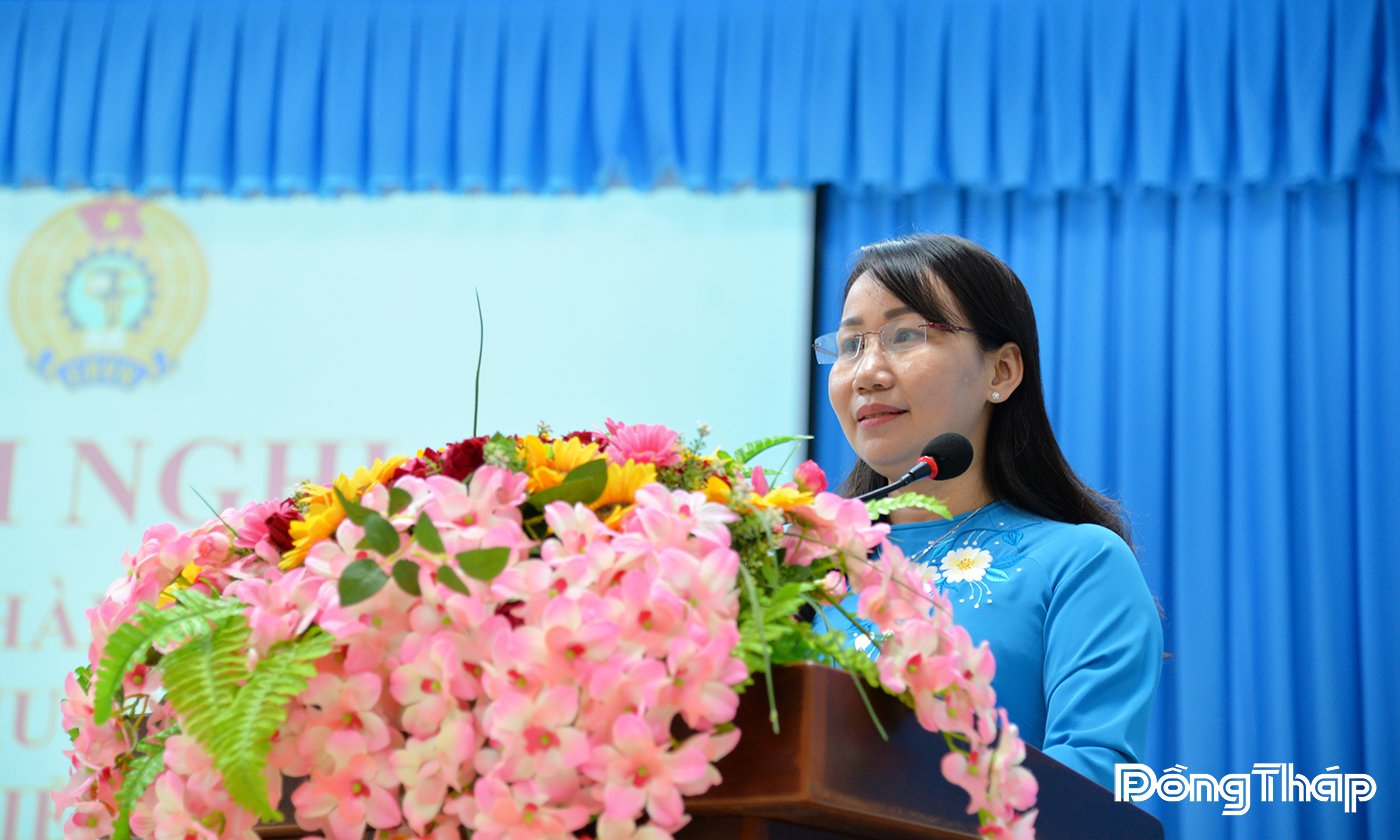 Üçlü halk grubunun yoldaşı, phuong-dao-thanh-2.jpg sendikasının başkanlığını yürütüyor