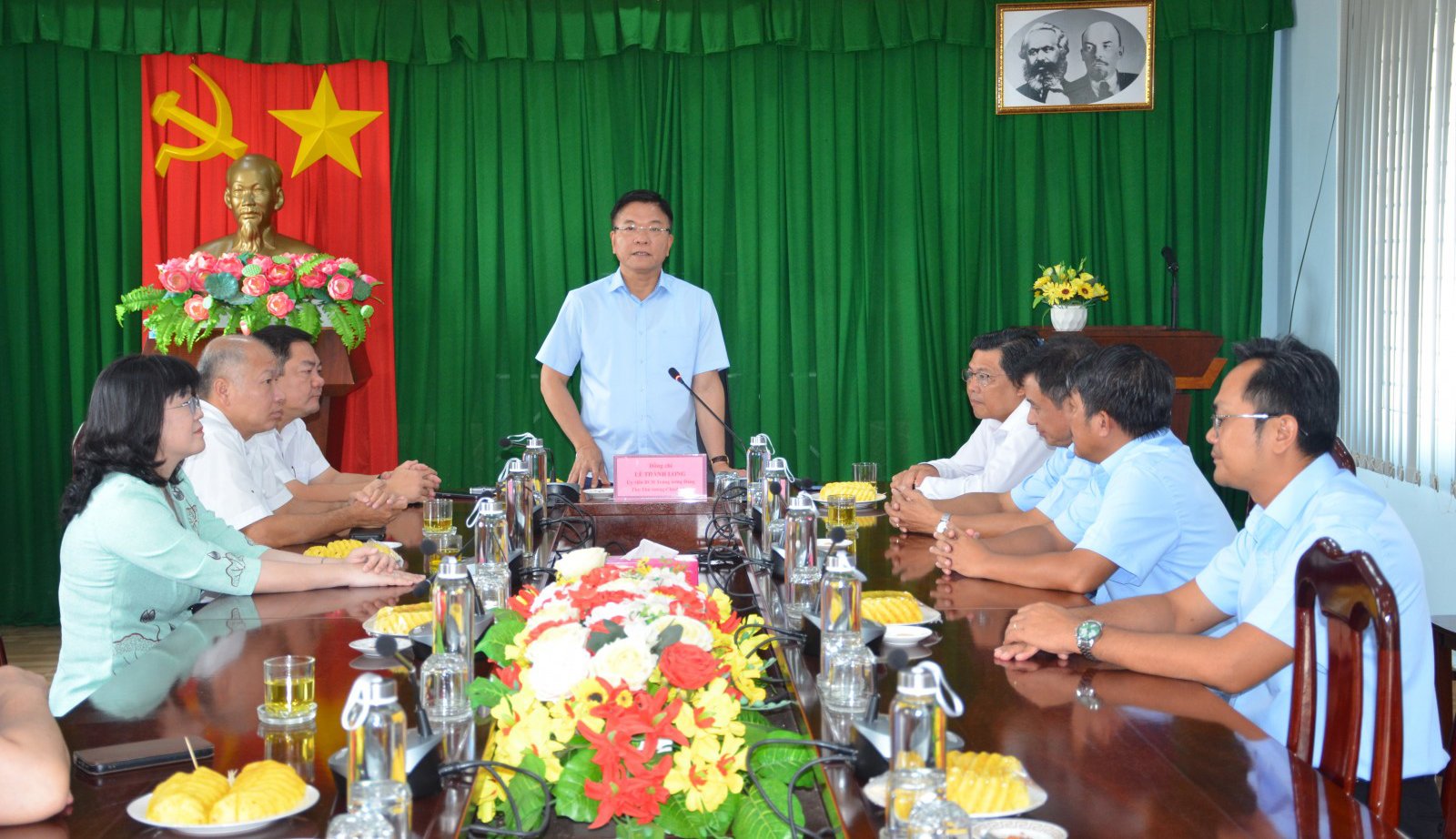 ឧបនាយករដ្ឋមន្ត្រី Le Thanh Long ធ្វើការជាមួយប្រតិបត្តិករច្រកទឹក Cai Lon - Cai Be