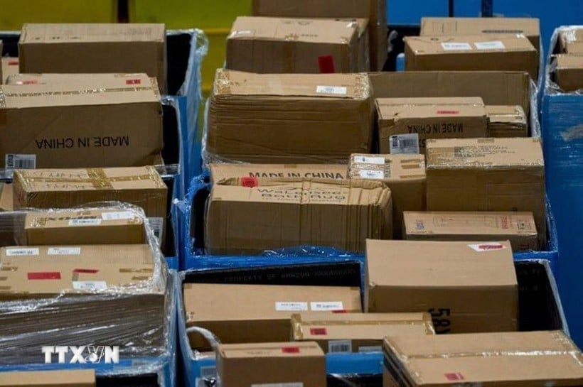Theo số liệu thống kê của EU, số lượng gói hàng giá trị thấp nhập vào EU năm ngoái đã tăng gấp đôi, lên 4,6 tỷ đơn vị, trong đó hơn 90% đến từ Trung Quốc. (Nguồn: BLOOMBERG/TTXVN)