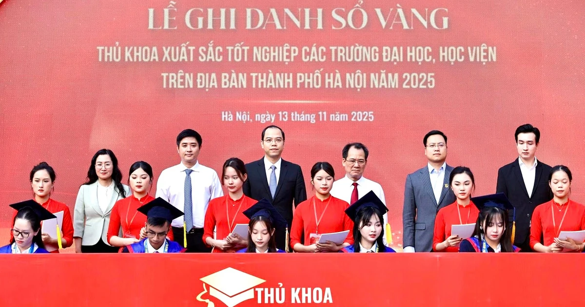 95 thủ khoa xuất sắc tốt nghiệp ở Hà Nội ghi danh bảng vàng