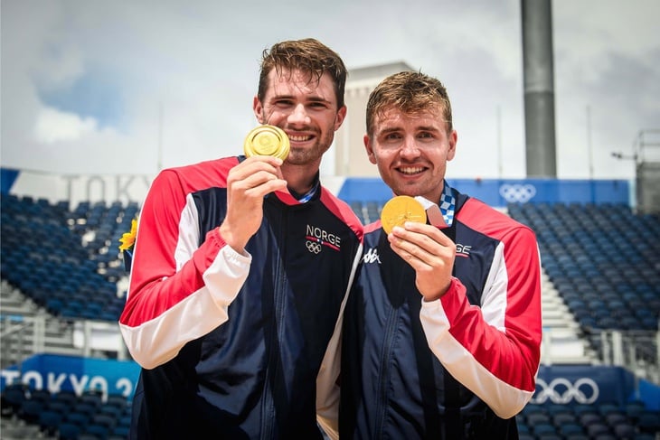 4 anh em trong một gia đình đối đầu nhau tại giải bóng chuyền thế giới - Ảnh 1.