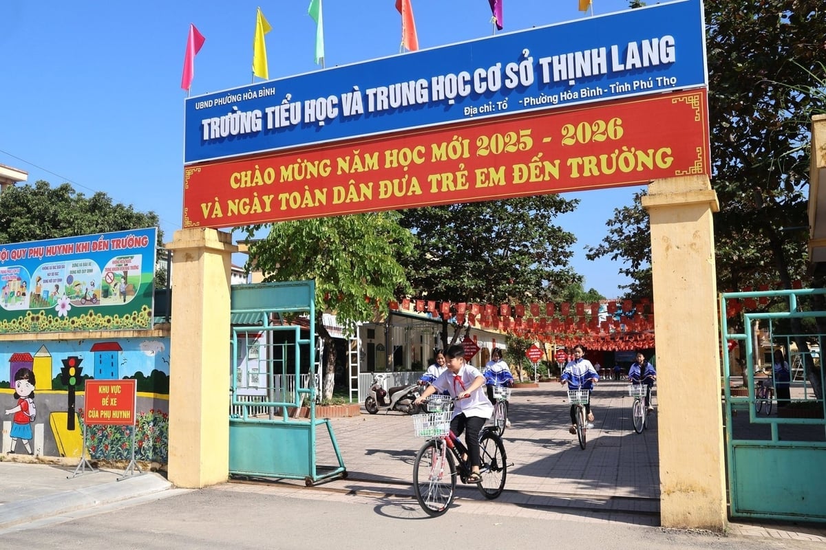 ລົດຖີບໃຫມ່ຈະໄປໂຮງຮຽນກັບຂ້ອຍ. ພາບ: ເຈີ່ນຫງວຽນ. Những chiếc xe đạp mới sẽ cùng em tới lớp. Ảnh: Trung Nguyên.