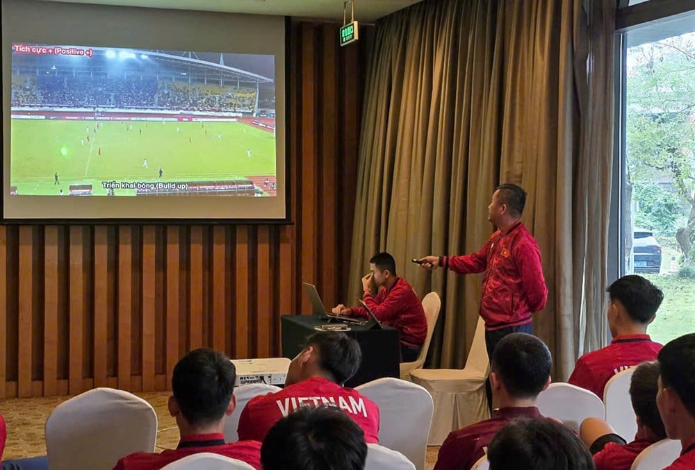 U22 វៀតណាម ជួប​យុទ្ធសាស្ត្រ​មុន​ប្រកួត​ជាមួយ​អ៊ូសបេគីស្ថាន - រូបថត ២