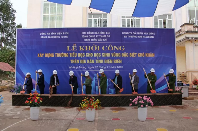 Cérémonie de pose de la première pierre de l'école primaire Huoi Lech, à Dien Bien, financée par le PVEP Lễ khởi công xây dựng Trường Tiểu học bản Huổi Lếch, Điện Biên do PVEP tài trợ