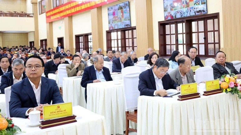 نمایندگان شرکت کننده در کنفرانس. ndo_br_9.jpg