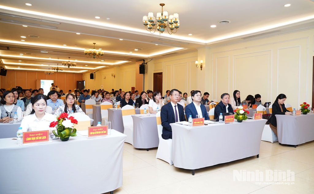 ບັນດາຜູ້ແທນເຂົ້າຮ່ວມກອງປະຊຸມ.