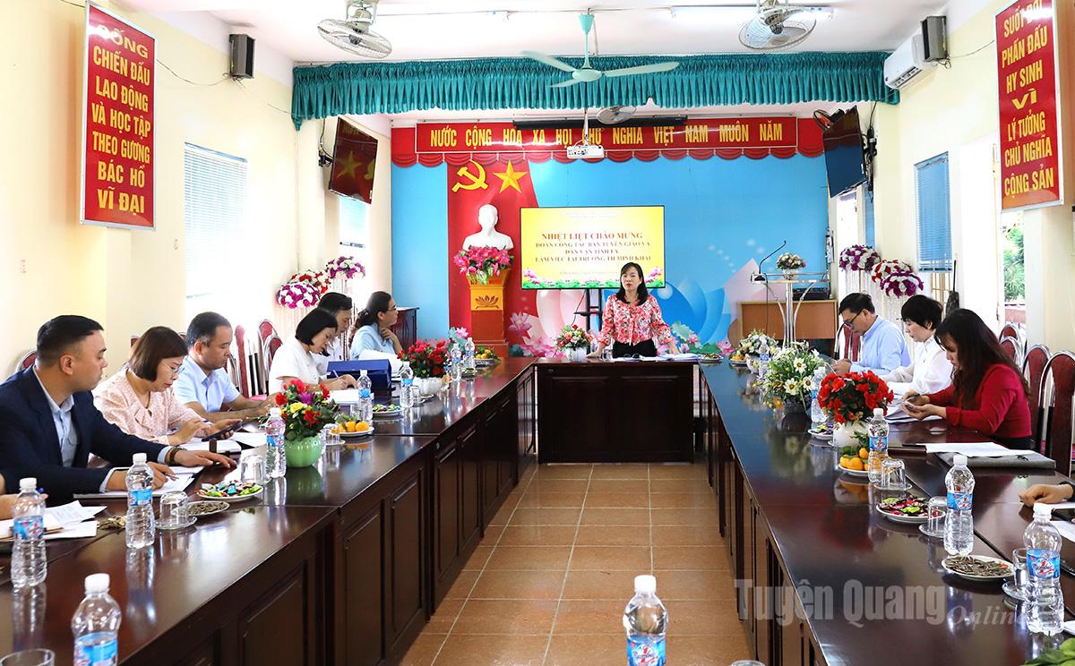 សមមិត្ត Dang Ai Xoan អនុប្រធាននាយកដ្ឋានឃោសនា និងចលនាមហាជននៃគណៈកម្មាធិការបក្សខេត្ត បានបញ្ចប់សម័យប្រជុំជាមួយសង្កាត់ Ha Giang 2។