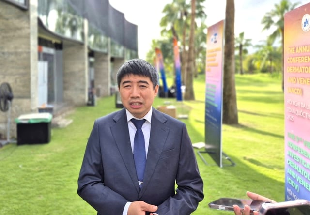 Denně k lékaři přichází 100 pacientů s vypadáváním vlasů, mnoho z nich jsou mladí lidé - Foto 1.