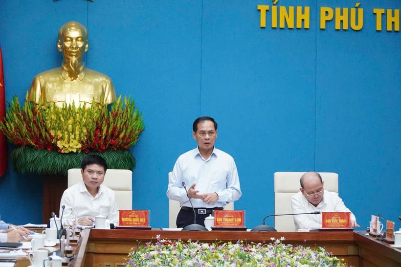 ឧបនាយករដ្ឋមន្ត្រី បានផ្តល់ការណែនាំ។