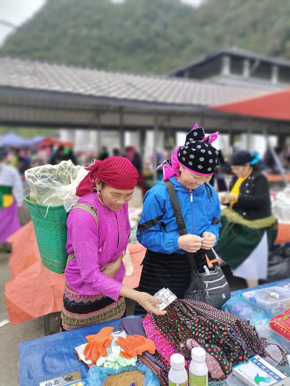 Độc đáo chợ lùi Sà Phìn giữa cao nguyên đá- Ảnh 1.