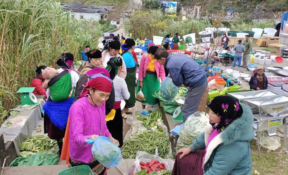 Độc đáo chợ lùi Sà Phìn giữa cao nguyên đá- Ảnh 2.