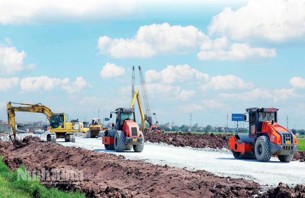 Ninh Binh - Hai Phong Expressway (CT.08) er under presserende bygging. Foto: Anh Tuan