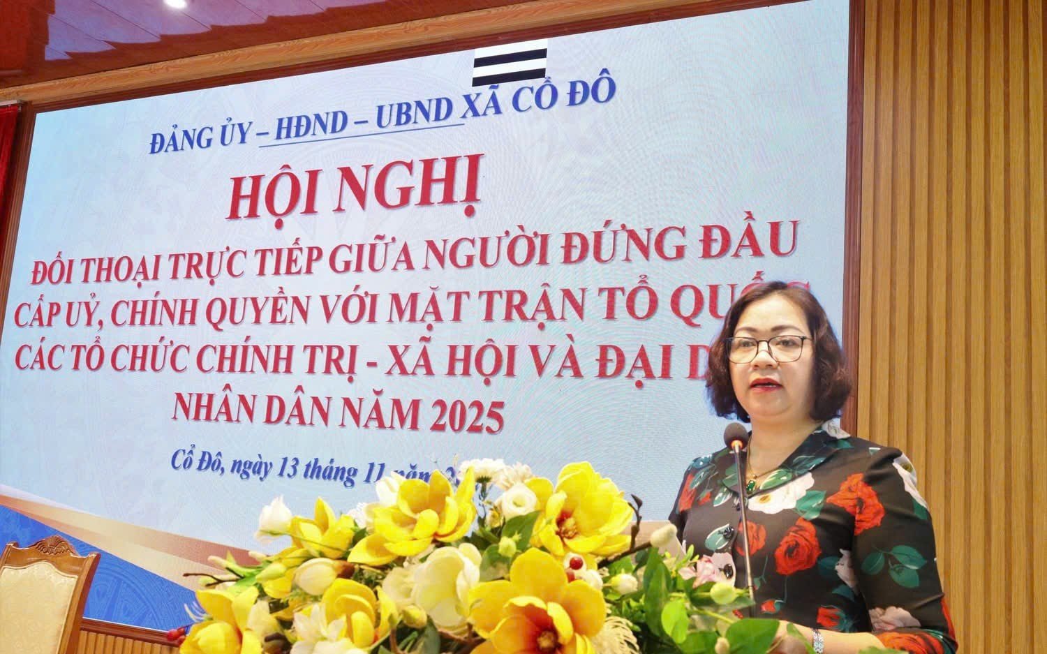Bí thư Đảng ủy, Chủ tịch HĐND xã Cổ Đô Nguyễn Thị Kim Oanh phát biểu tại Hội nghị
