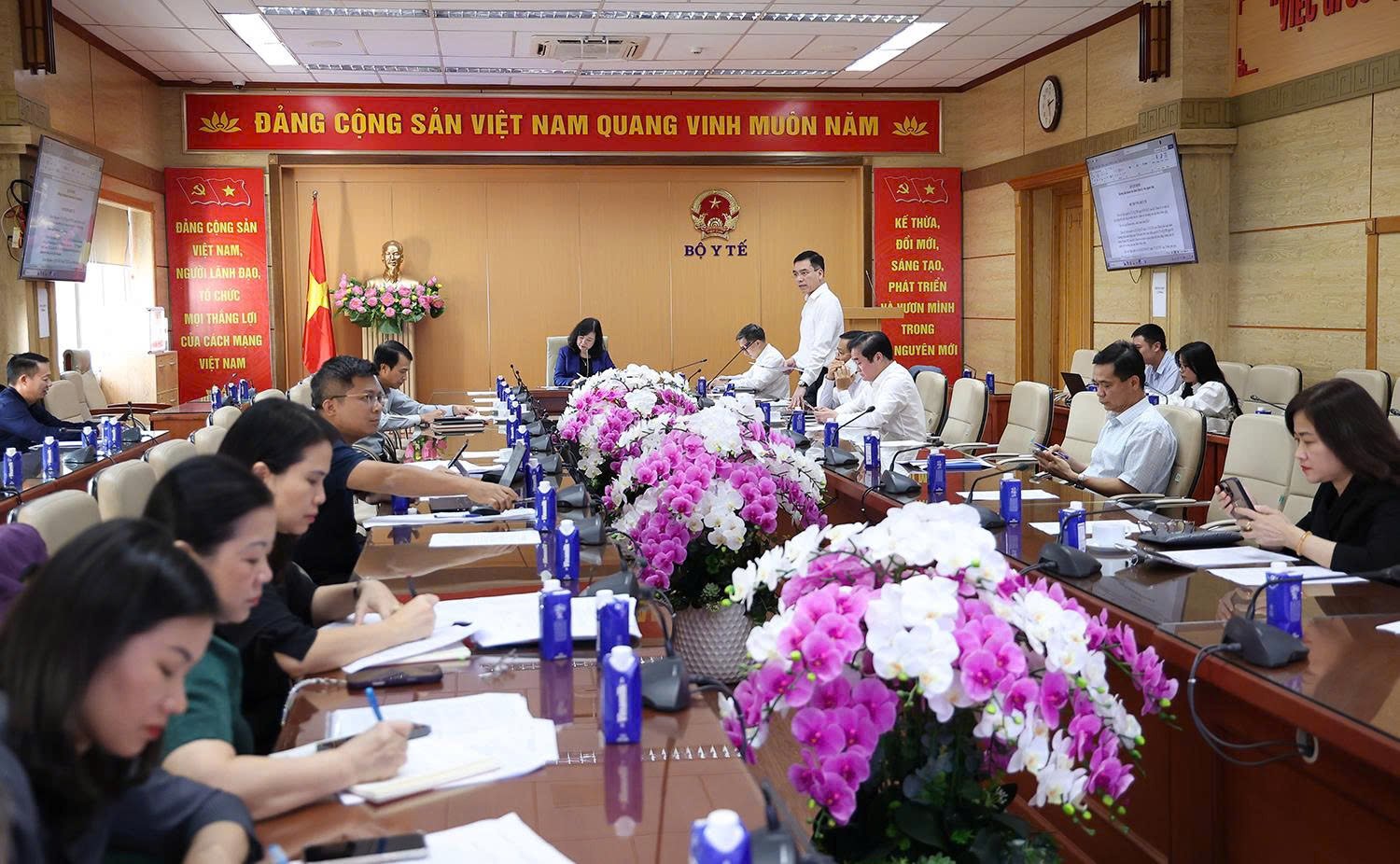 Khám sức khỏe định kỳ cho người dân thể hiện rõ nét sự quan tâm của Đảng, Nhà nước- Ảnh 2.