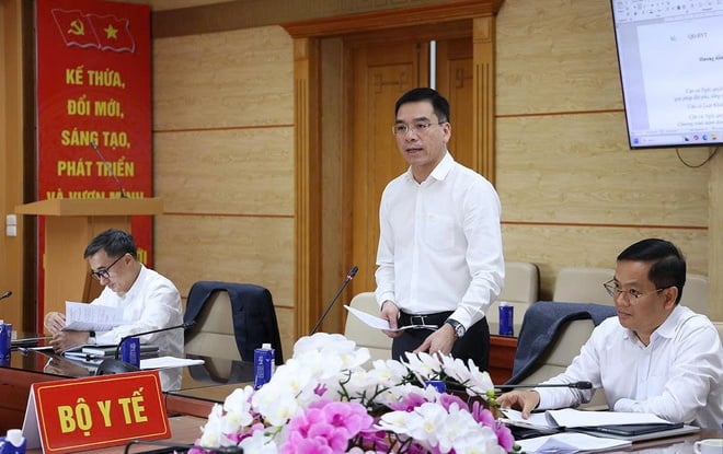 ការចុះពិនិត្យសុខភាពជាប្រចាំសម្រាប់ប្រជាជនបង្ហាញយ៉ាងច្បាស់ពីការយកចិត្តទុកដាក់របស់បក្សនិងរដ្ឋ - រូបថត ៦. Khám sức khỏe định kỳ cho người dân thể hiện rõ nét sự quan tâm của Đảng, Nhà nước- Ảnh 6.