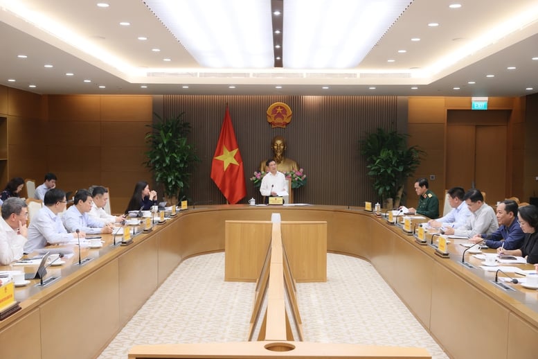 Vice premiärminister Ho Duc Phoc ledde omstruktureringsmötet för PVN-gruppen - Foto 1. Phó Thủ tướng Hồ Đức Phớc chủ trì cuộc họp tái cơ cấu Tập đoàn PVN- Ảnh 1.