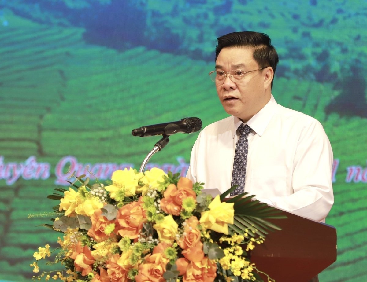 Ông Hoàng Gia Long, Phó Chủ tịch UBND tỉnh Tuyên Quang phát biểu chúc mừng ngành Nông nghiệp và Môi trường tỉnh Tuyên Quang. Ảnh: Đào Thanh.