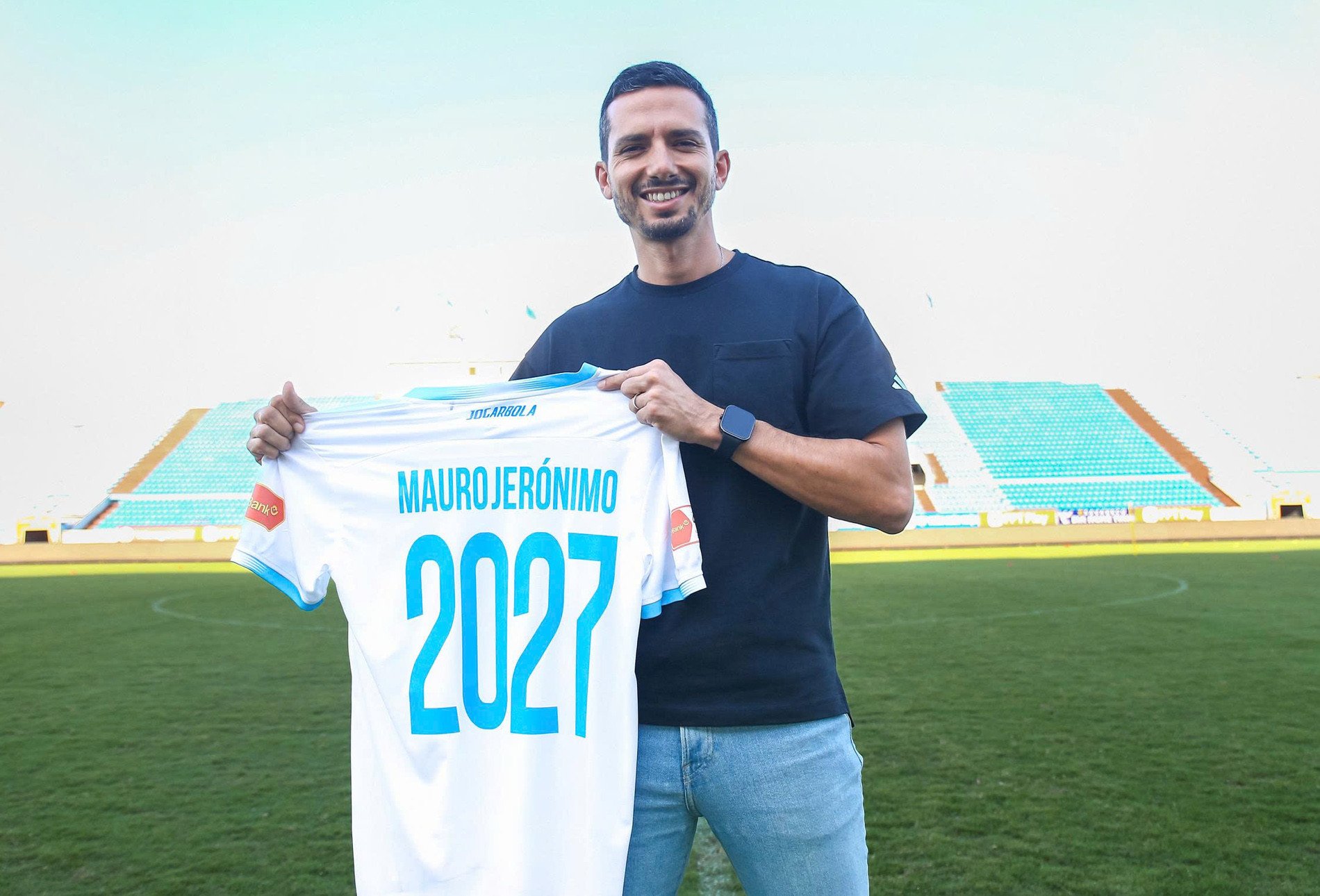 Pelatih Nam Dinh.jpg