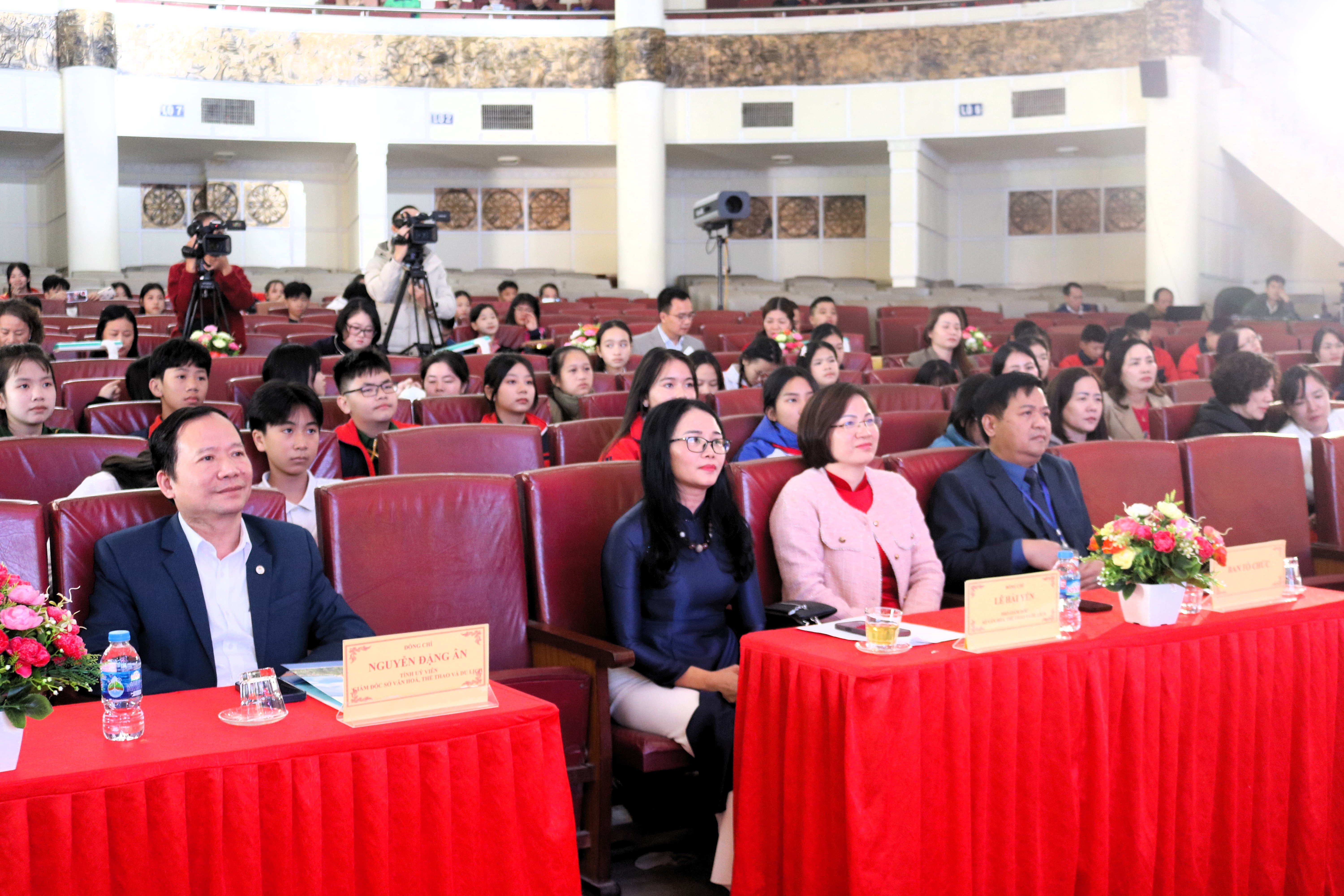 ប្រតិភូចូលរួមពិធីបិទការប្រកួត