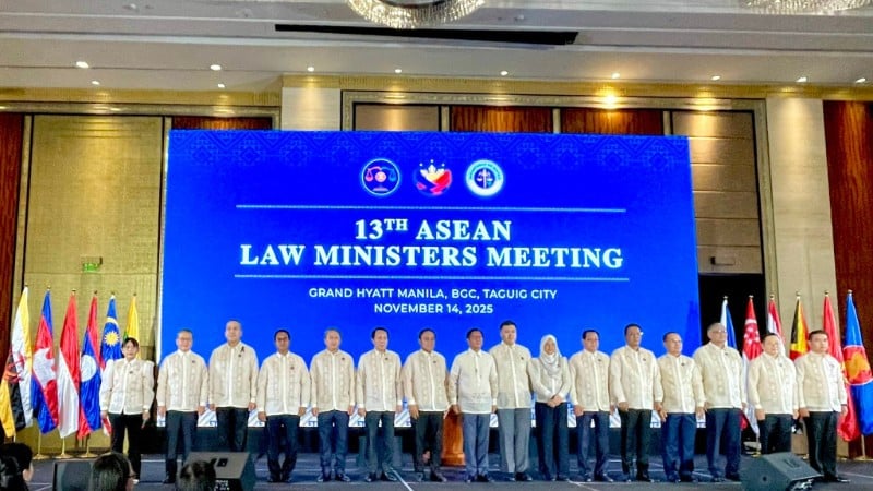 Zástupci zemí účastnících se 13. zasedání ministrů spravedlnosti ASEANu.