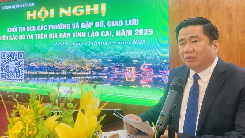 Товариш Нгок Ліен, голова Народного комітету округу Са Па, виступив з вступною промовою на конференції.