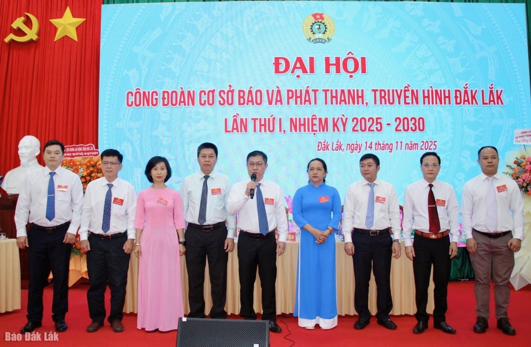 គណៈកម្មាធិការប្រតិបត្តិនៃសហព័ន្ធសារព័ត៌មាន វិទ្យុ និងទូរទស្សន៍ Dak Lak សម្រាប់អាណត្តិ 2025 - 2030 ត្រូវបានណែនាំទៅក្នុងសមាជ។