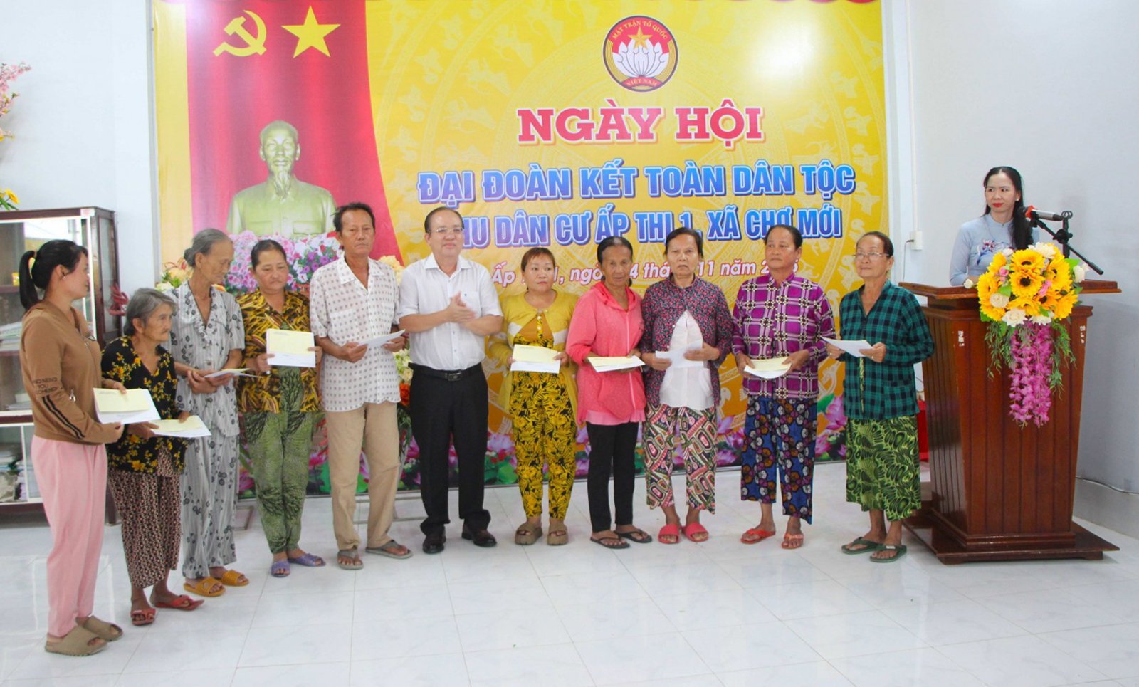 Vicepreședintele permanent al Comitetului Popular Provincial An Giang, Nguyen Thanh Phong, a participat la Ziua Marii Unități din Hamlet Thi 1, comuna Cho Moi