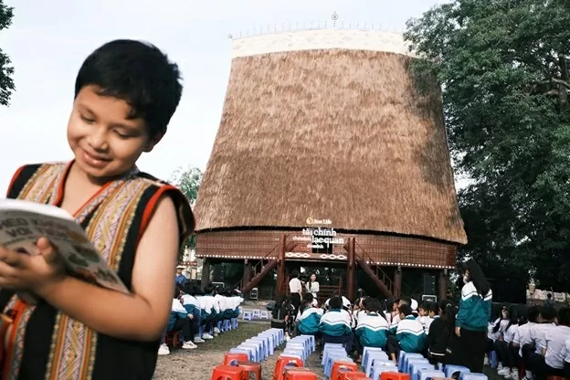 Sun Life đóng góp hơn 2,2 tỷ đồng cùng Hội chữ thập đỏ Việt Nam cứu trợ sau bão