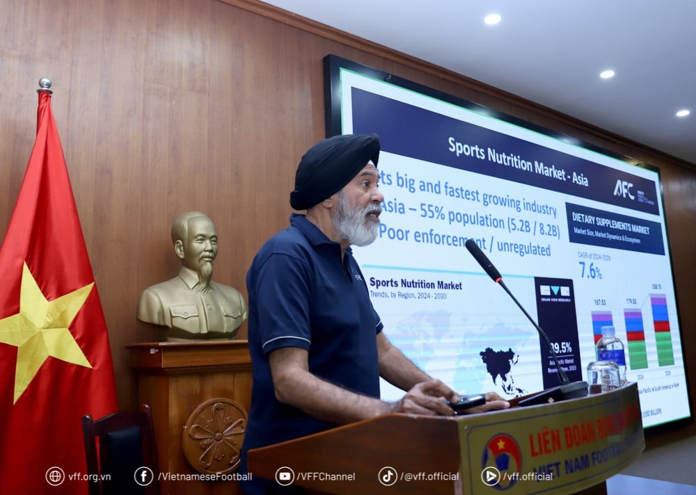 Leder av AFC Medical Council holder foredrag om kurs i idrettsmedisin og ernæring - bilde 2