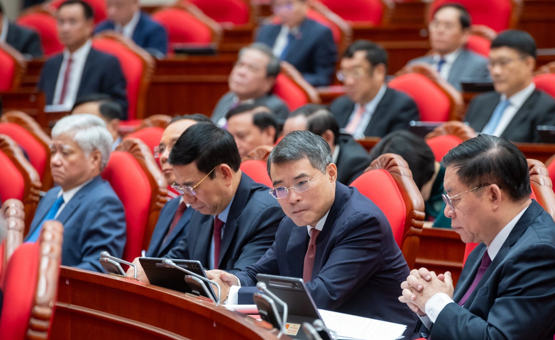 Tiếp tục sắp xếp trường học, bệnh viện, doanh nghiệp nhà nước, thôn, tổ dân phố- Ảnh 1.