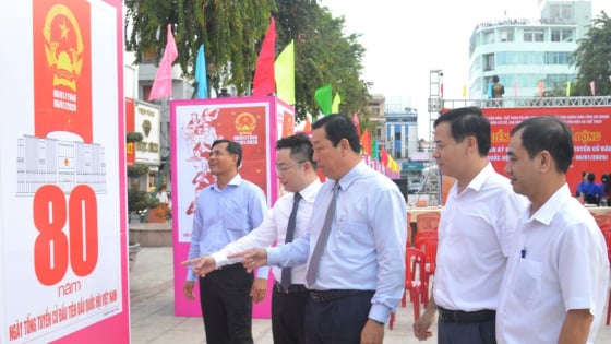 Triển lãm tranh cổ động tuyên truyền 80 năm Ngày Tổng tuyển cử đầu tiên