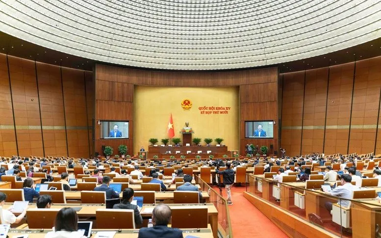 Quốc hội thảo luận tại hội trường về dự án Luật Xây dựng (sửa đổi)