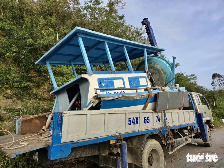 Chạy đua sửa tàu sau bão số 13: Xưởng quá tải, chủ tàu thấp thỏm chờ ngày ra biển - Ảnh 9.