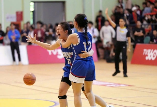 Thắng nghẹt thở, đội Trường Đại học Tôn Đức Thắng lần thứ 2 vô địch bóng rổ  - Ảnh 3.