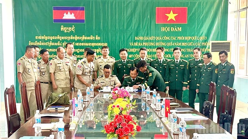 De to sidene signerte protokollen på møtet.