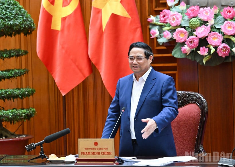 Statsminister Pham Minh Chinh holdt sine avsluttende bemerkninger på et møte om investeringer i viktige infrastrukturprosjekter for å tjene APEC-toppmøteuken i 2027. (Foto: Tran Hai)