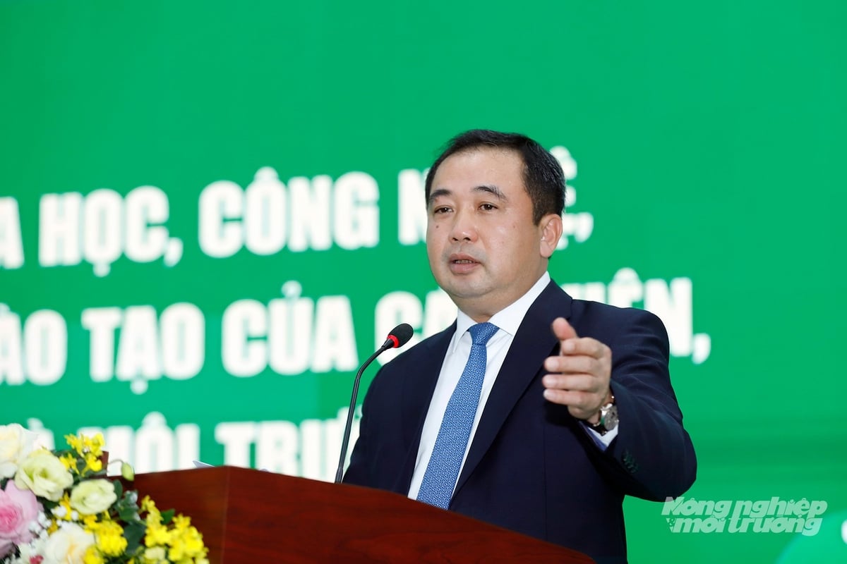 Bộ trưởng Trần Đức Thắng nhấn mạnh, nguồn lực khoa học là tài sản vô giá và phải là động lực then chốt, tạo đột phá cho ngành Nông nghiệp và Môi trường. Ảnh: Khương Trung.