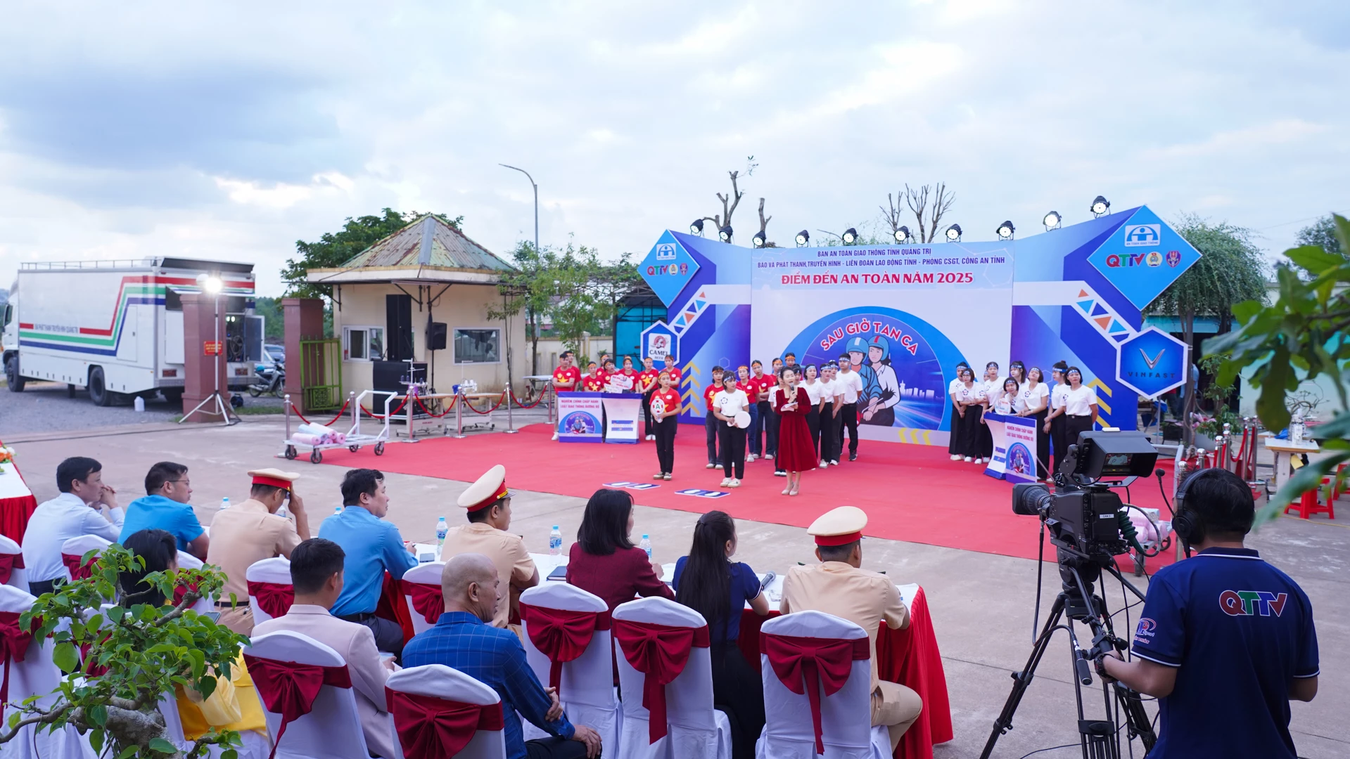 Σκηνή από τον αγώνα 2 Ασφαλής Προορισμός 2025 Μετά τις ώρες εργασίας στην Κεντρική Εταιρεία Ανάπτυξης Ενδυμάτων - Φωτογραφία: Le Truong