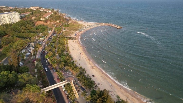 Каменный пляж Онг Диа привлекает множество туристов. 2853390762609476473-2677.jpg