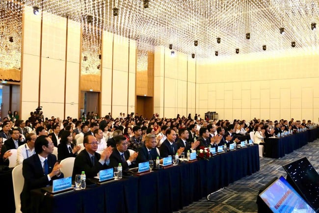 Associação Oftalmológica do Vietnã pioneira na aplicação de tecnologia à expertise - Foto 1. Hội nhãn khoa Việt Nam tiên phong ứng dụng công nghệ vào chuyên môn- Ảnh 1.