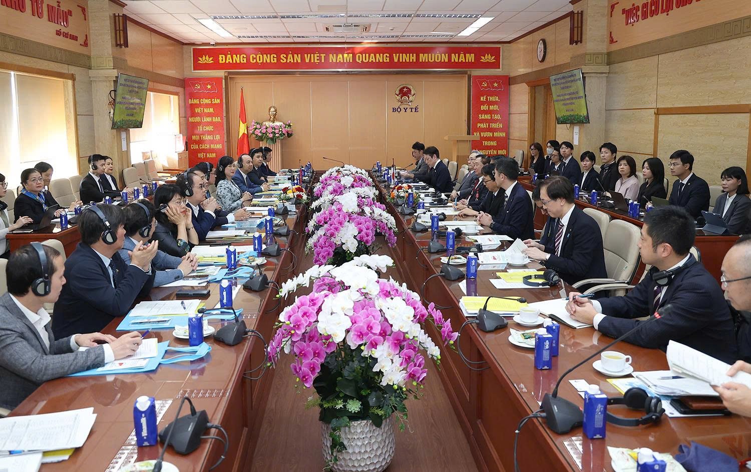 Bộ trưởng Đào Hồng Lan hội đàm song phương với Thống đốc tỉnh Kanagawa, thúc đẩy hợp tác y tế Việt Nam - Nhật Bản- Ảnh 1.