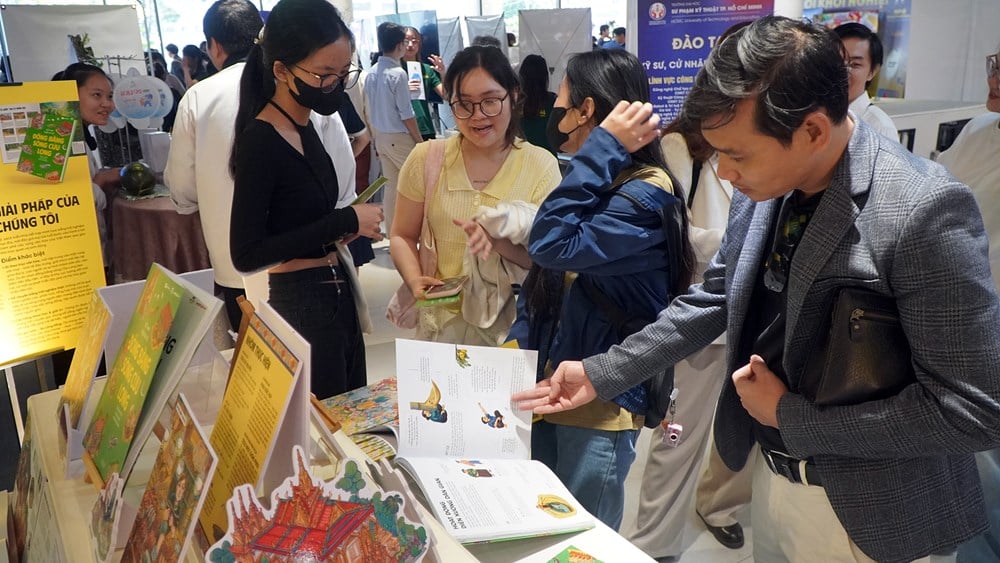 Kota Ho Chi Minh menyelenggarakan Festival Startup Industri Budaya 2025 - foto 2