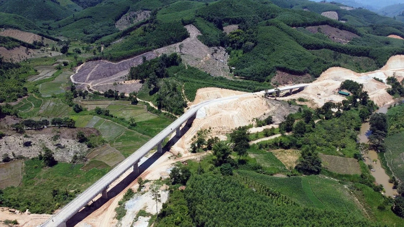 Anunțarea unei situații de urgență cauzate de dezastre naturale pe ruta Truong Son Dong, prin Da Nang și Gia Lai