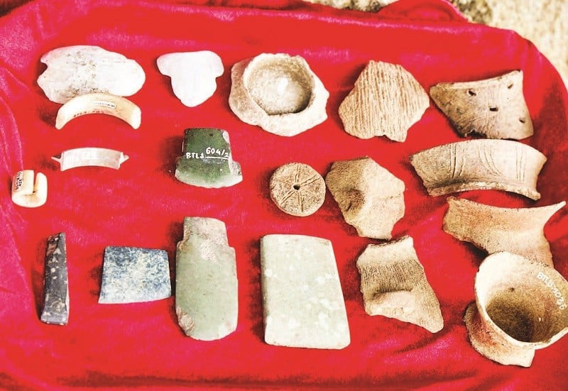 Arkeologiska artefakter från Mai Pha-kulturen dateras tillbaka 3 500 till 5 000 år.