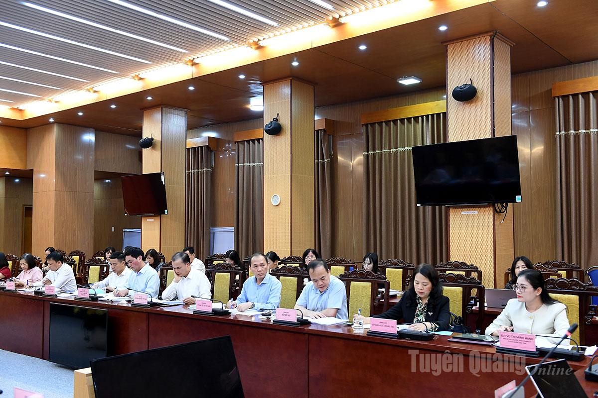 ថ្នាក់ដឹកនាំ​គណៈកម្មាធិការ​បក្ស​ខេត្ត គណៈកម្មាធិការ​ប្រជាជន និង​មន្ទីរ អង្គភាព​នានា​បាន​ចូលរួម​កិច្ចប្រជុំ​។