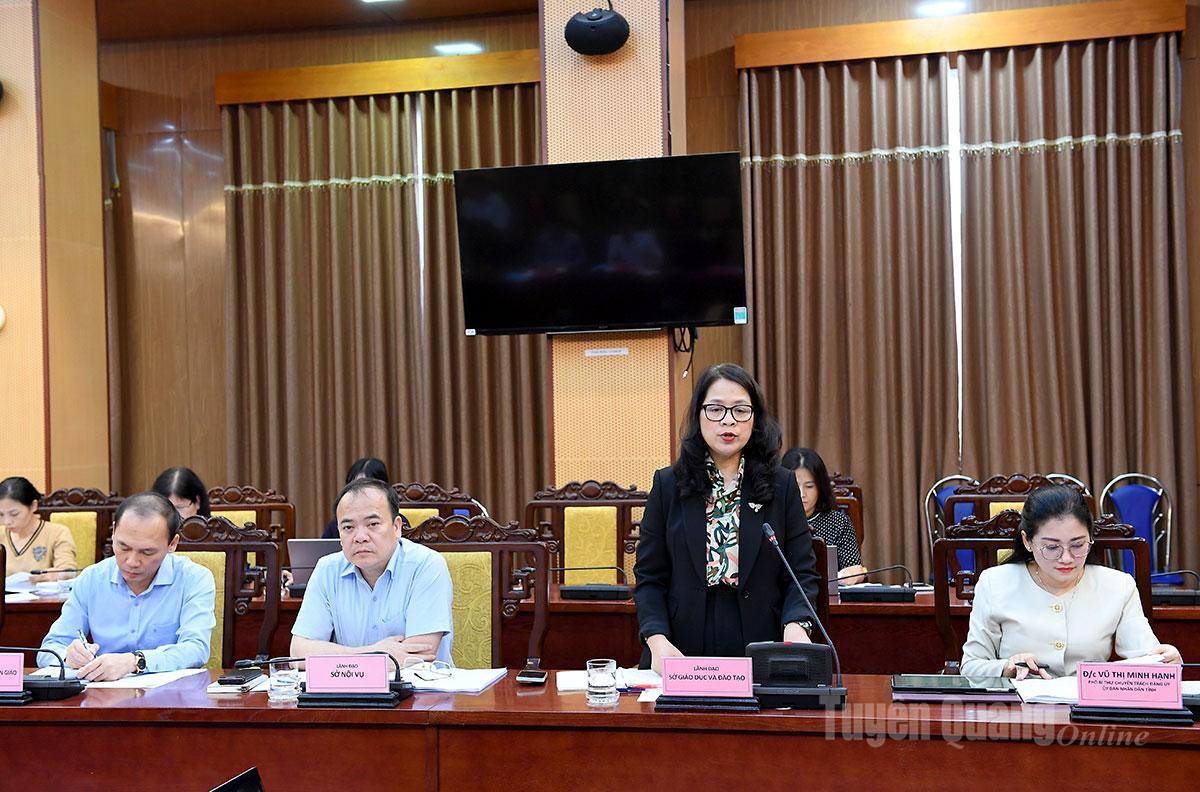 ថ្នាក់ដឹកនាំមន្ទីរអប់រំ និងបណ្ដុះបណ្ដាលបានរាយការណ៍អំពីស្ថានភាពបច្ចុប្បន្ន និងការតំរង់ទិសនៃការចូលរៀន ការចុះឈ្មោះចូលរៀន វគ្គបណ្ដុះបណ្ដាល និងការស្វែងរកការងារធ្វើក្រោយបណ្ដុះបណ្ដាលក្នុងខេត្ត។