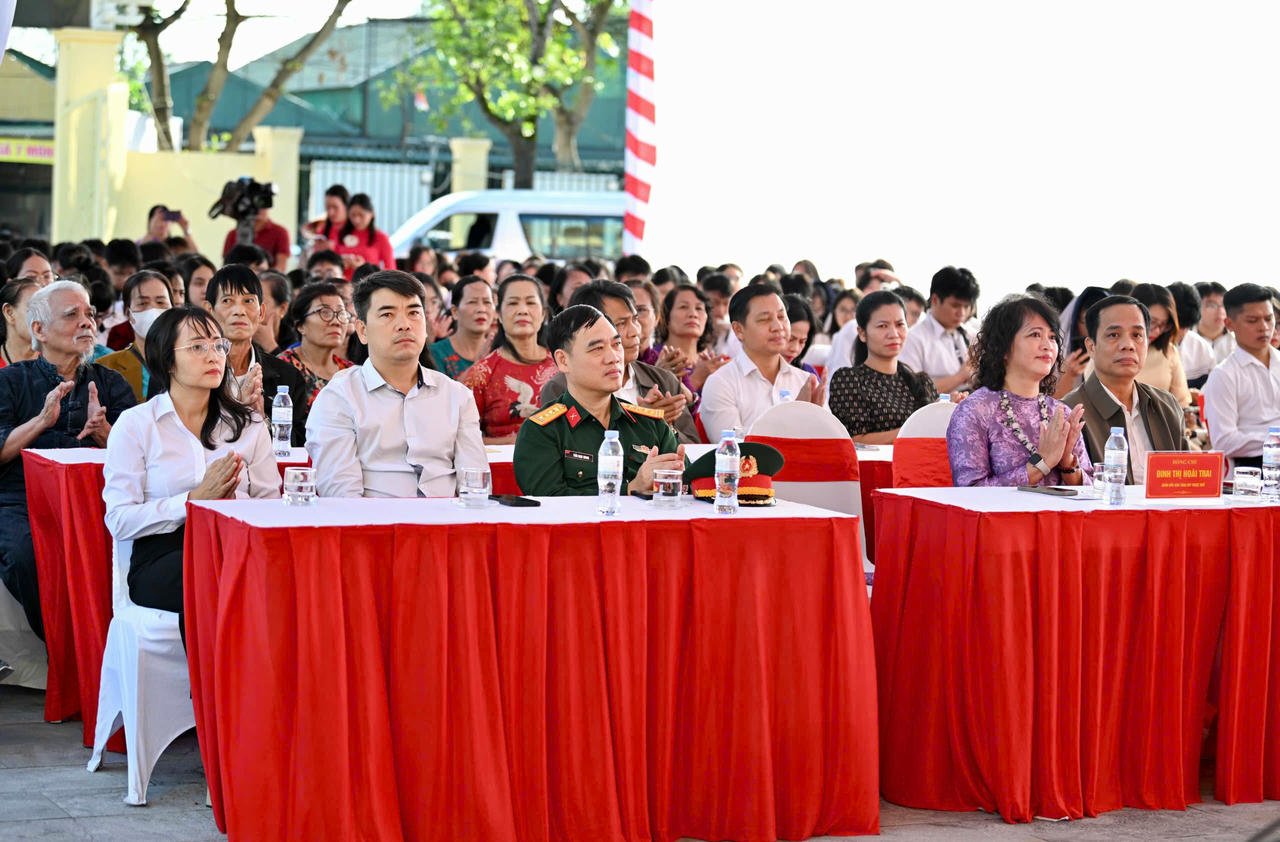 প্রদর্শনীর উদ্বোধনী অনুষ্ঠানে উপস্থিত প্রতিনিধিরা।